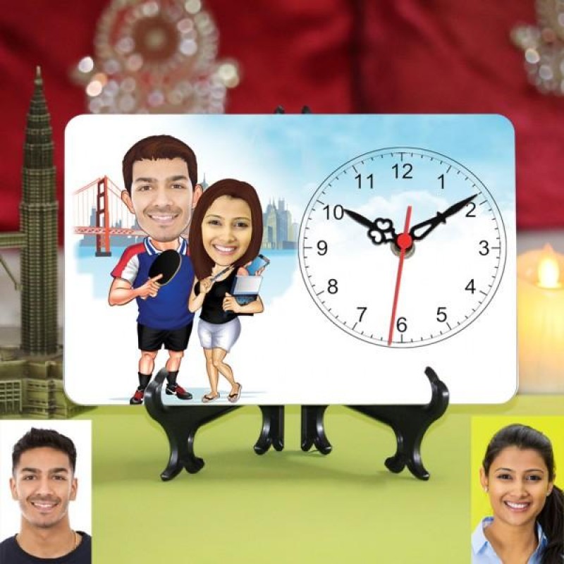 PERSONALIZED COUPLE IN VACATION CARICATURE TABLE CLOCK
