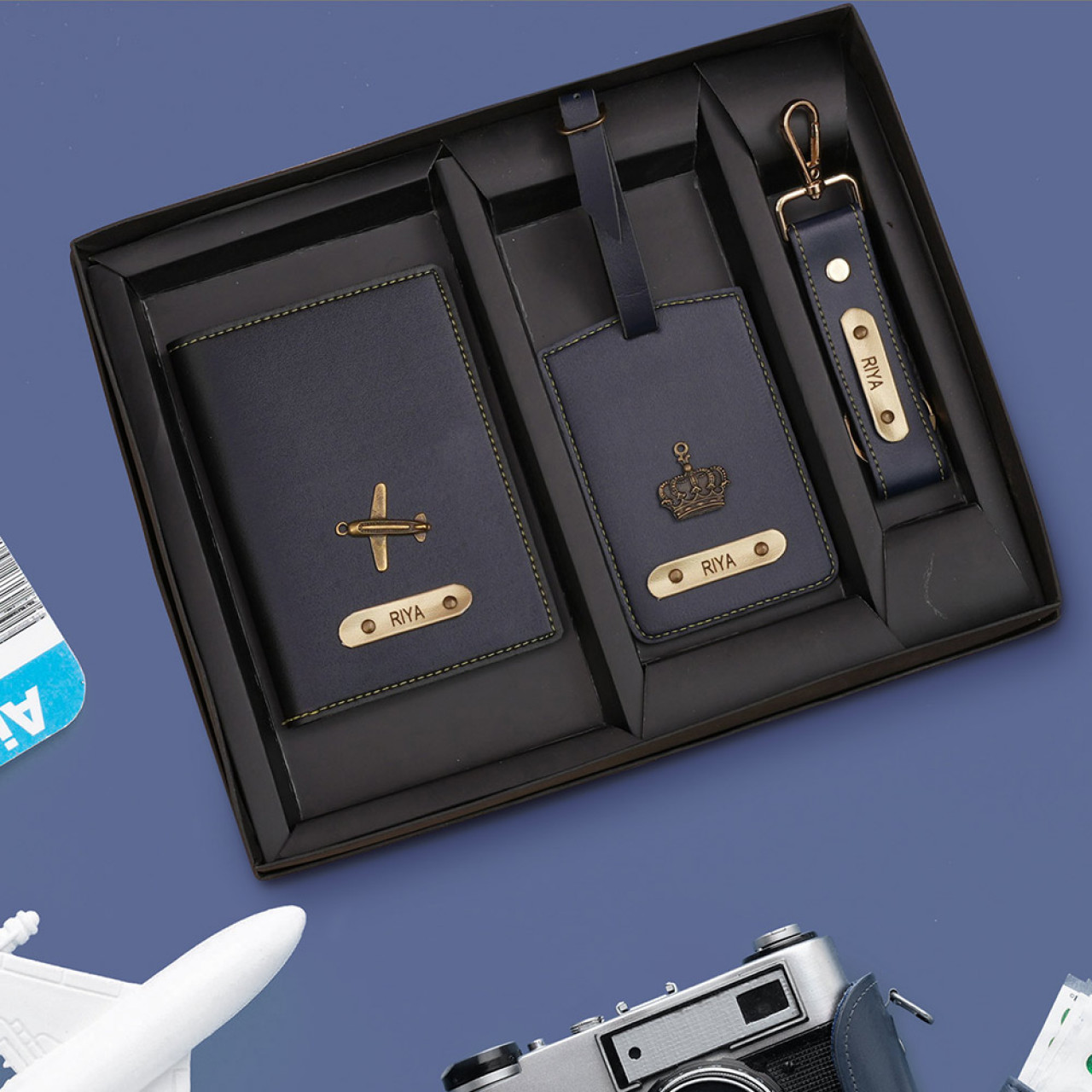 Personalized Traveloholic Gift Set